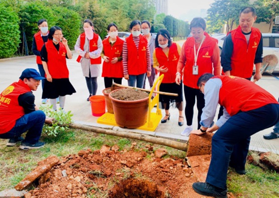 對(duì)話自然 對(duì)話英雄 不忘初心 革新破浪